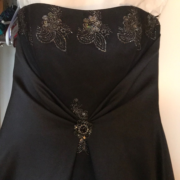 Gown - Picture 3 of 5